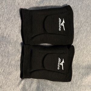 Mizuno Black Volleyball Knee Pads